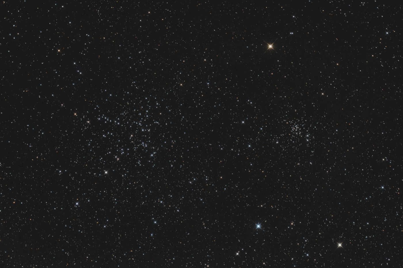 Otvorené hviezdokopy M38 a NGC 1907: 15.11.2018, 21:40 UT, , Hvezdáreň na Vartovke, Newton 250/1000 + GPU Coma Corrector, Canon EOS 6Da, 120 x 15 s, ISO 3200, autor Marek Harman, Ján Mäsiar